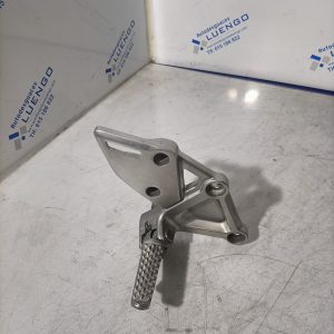 Soporte estribera lado derecho Honda CBR 650 R 35 KW 2021
