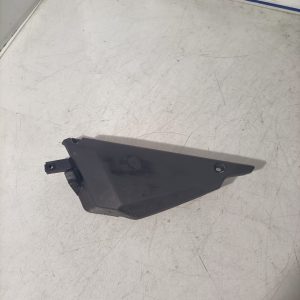 Tapa bajo asiento lado izquierdo Kawasaki Z650 2022