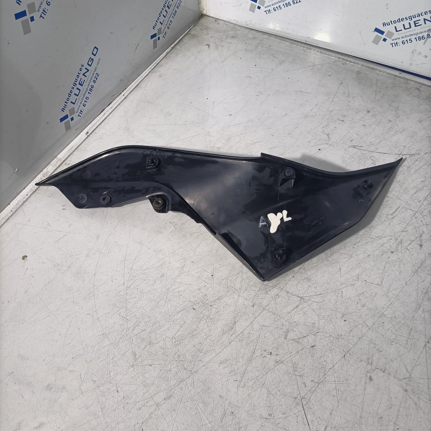 Tapa derecha bajo asiento Kawasaki Z750 2007 - Imagen 2