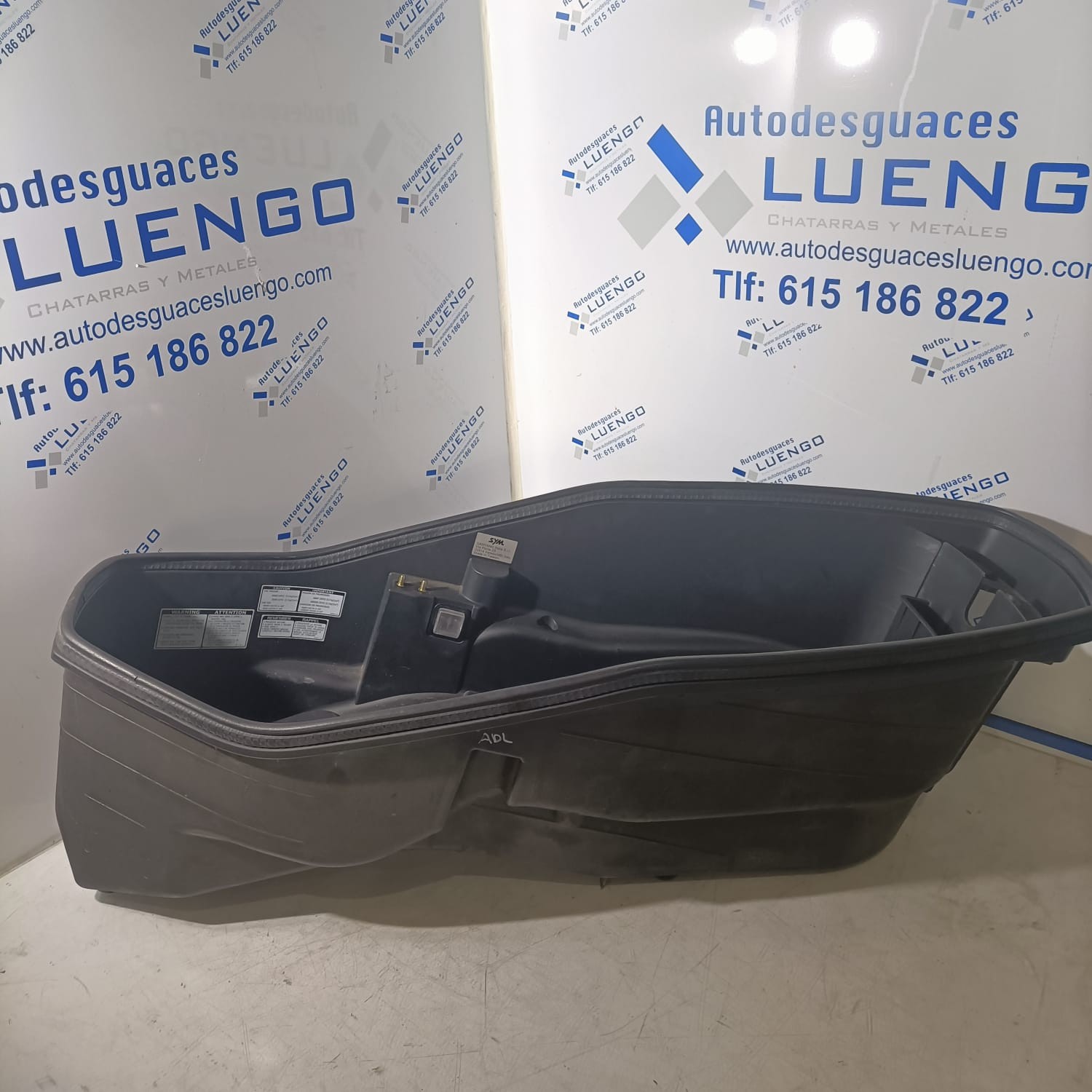 Baúl bajo asiento Sym Joymax Z 2021 - Imagen 2