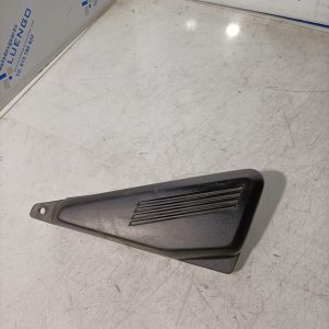 Tapa bajo asiento lado derecho Yamaha FZS 600 Fazer 2002-2003