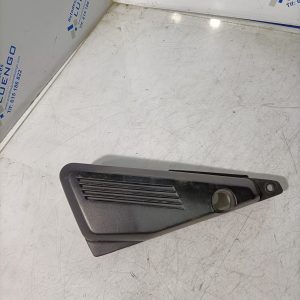 Tapa bajo asiento lado izquierdo Yamaha FZS 600 Fazer 2002-2003
