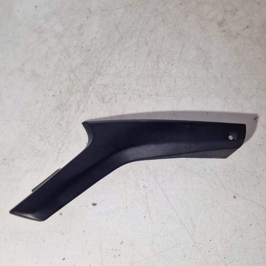 Tapa bajo depósito lado derecho Suzuki DL 650 V-Strom 2006