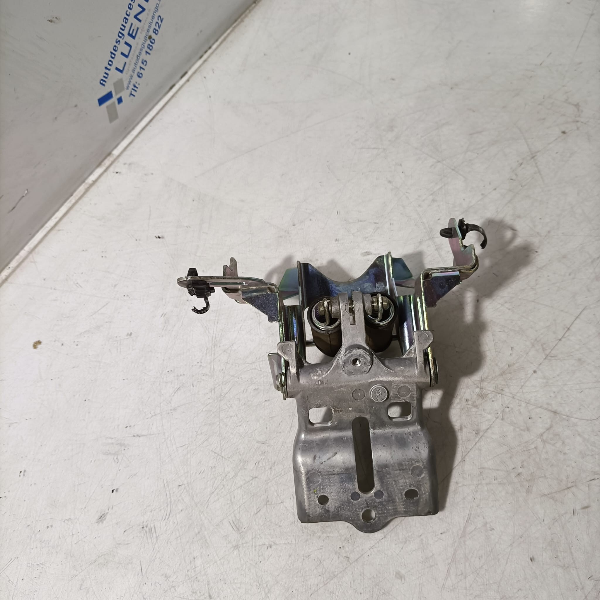 Bisagra asiento Yamaha Nmax 125 2025