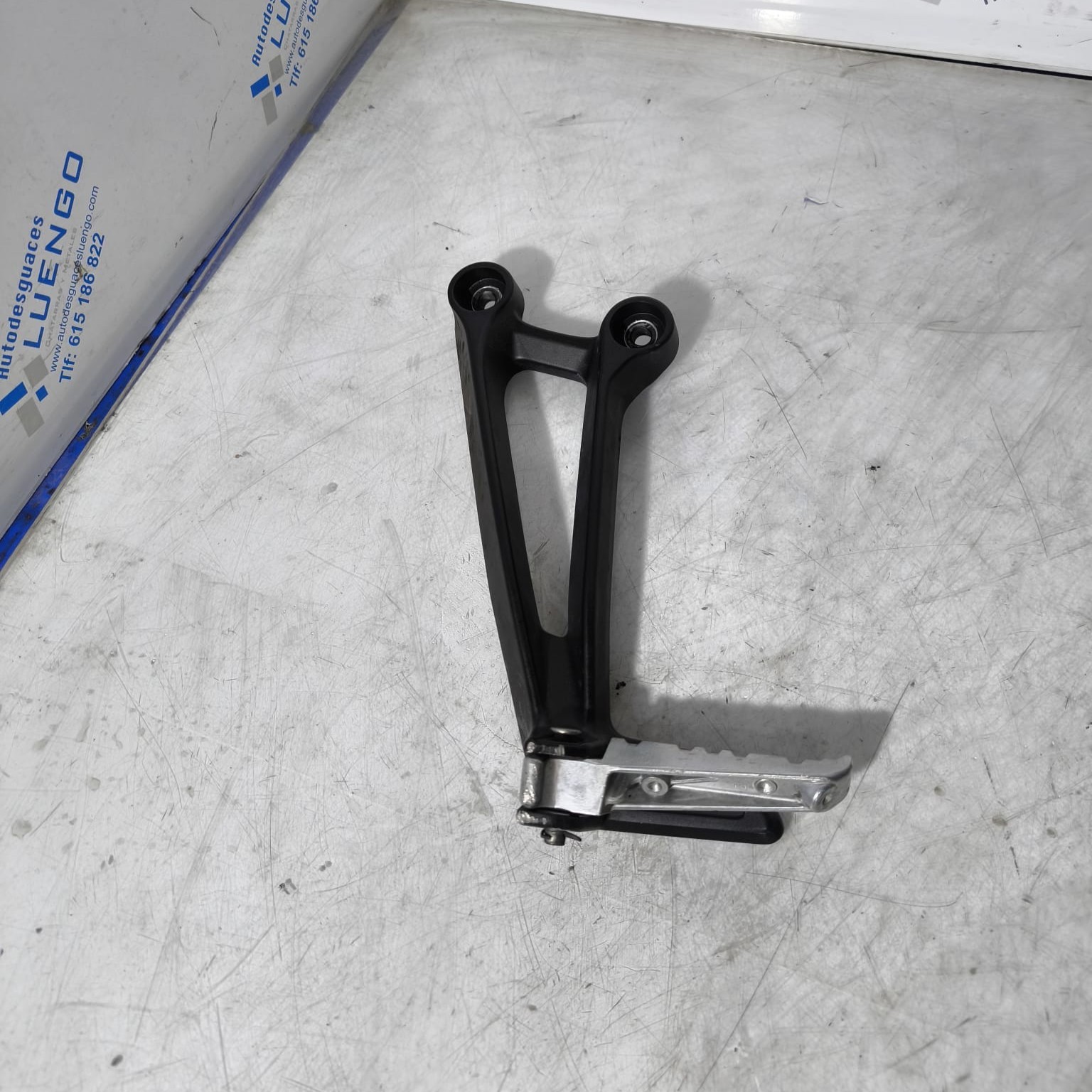 Estribera pasajero lado izquierdo Yamaha MT 07 2018