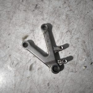 Soporte estribera lado izquierdo Kawasaki Ninja ZX-6R 2004