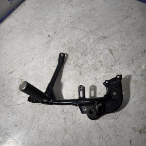 Soporte estribera pasajero lado derecho Honda CB 125 F 2022
