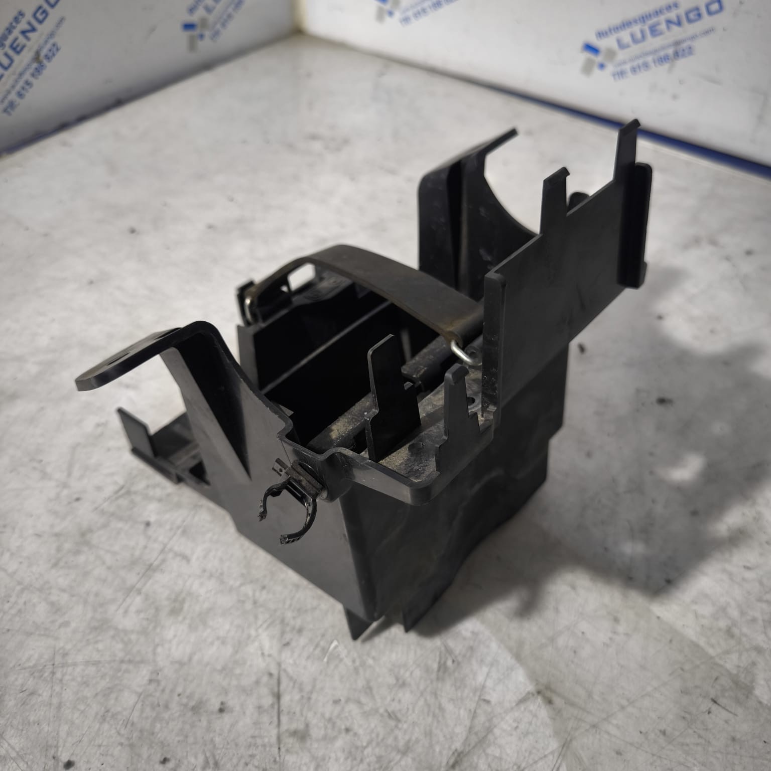 Caja batería Suzuki DL 650 V-Strom 2023 - Imagen 3