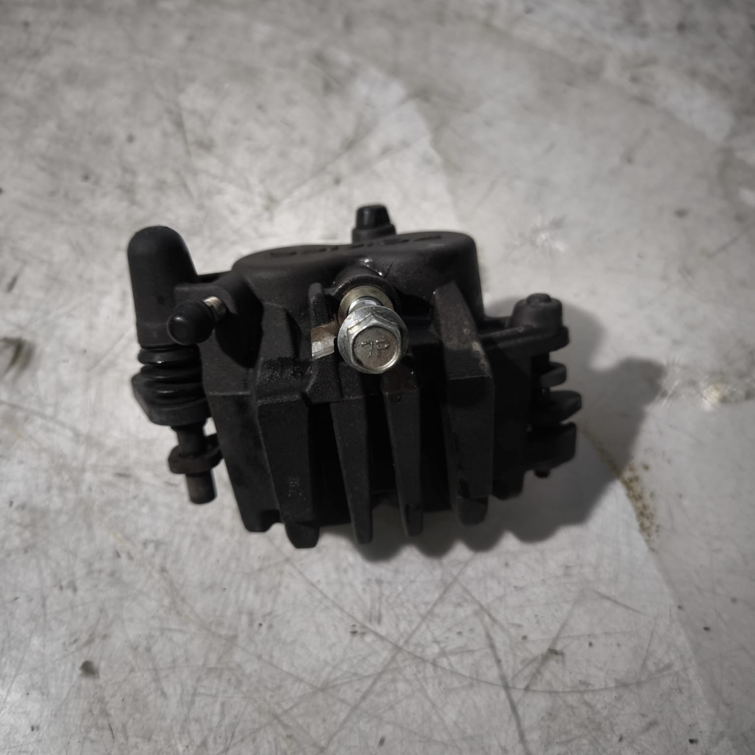 Pinza freno delantera derecha Suzuki DL 650 V-Strom 2023 - Imagen 2