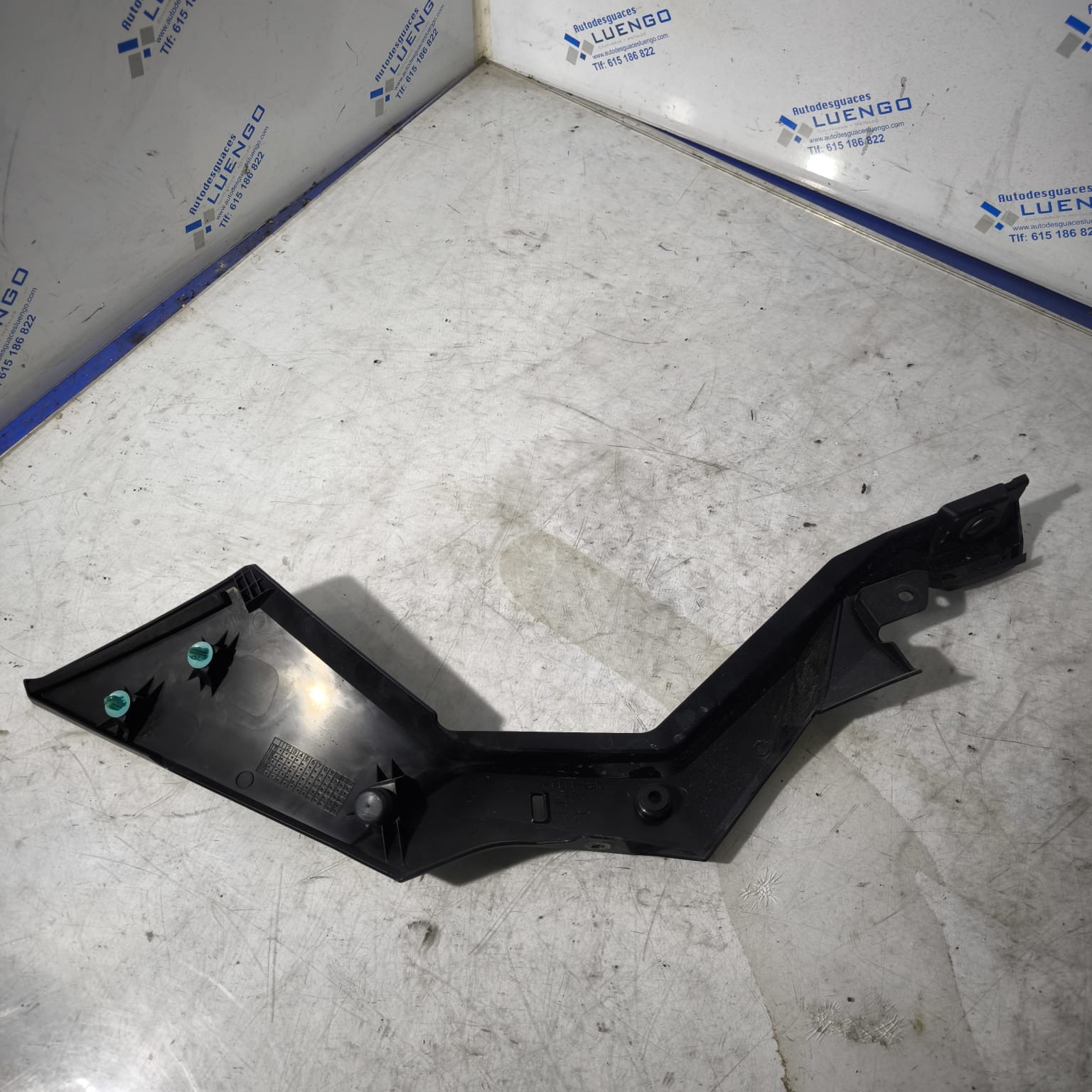 Tapa derecha bajo asiento Suzuki DL 650 V-Strom 2023 - Imagen 2