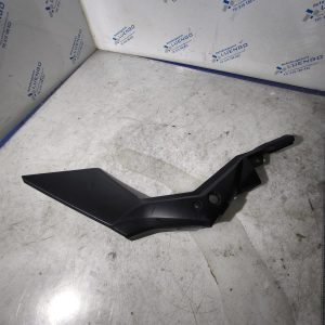 Tapa izquierda bajo asiento Suzuki DL 650 V-Strom 2023