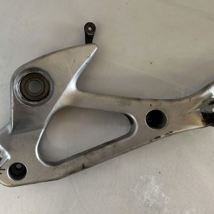 Soporte de estriberas lado izquierdo Honda Varadero XLV 1000 carburación 2001