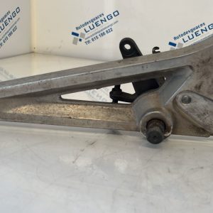 Soporte de estriberas lado derecho Honda CB 250 2001