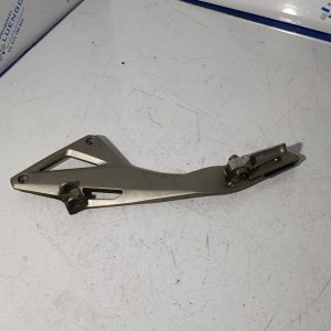 Soporte de estriberas lado izquierdo Honda CB 600 F 2007