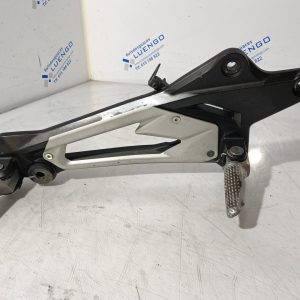 Soporte de estribera lado derecho Kawasaki Z800 2016