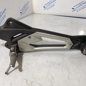 Soporte de estribera lado izquierdo Kawasaki Z800 2016