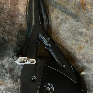 Soporte de estriberas lado derecho Kawasaki ER-6f 2008