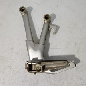 Soporte y estribera de pasajero lado izquierdo Suzuki Bandit 650 2006