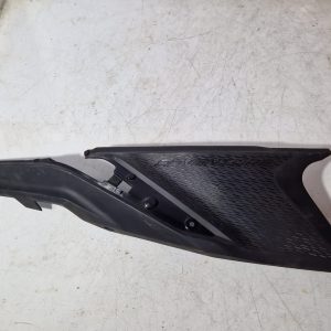 Tapa bajo asiento derecha KTM 390 Adventure 2024