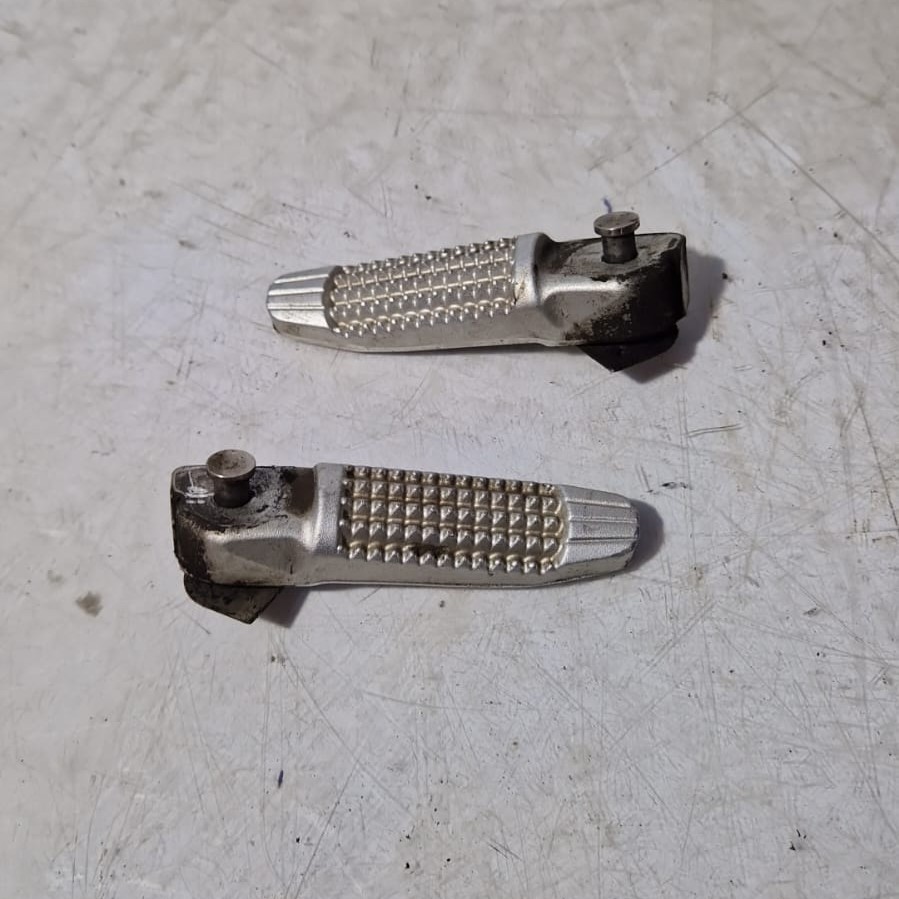 Estriberas traseras BMW F800R 2010-2013