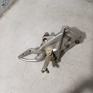Soporte estribera lado derecho BMW F800R 2017