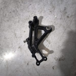Soporte estribera derecha KTM 390 Duke 2021