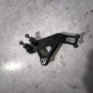 Soporte estribera izquierda KTM 390 Duke 2021