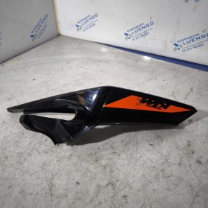 Tapa colín lado derecho KTM 390 Duke 2021