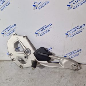 Soporte de estribera lado izquierdo BMW F900 R Sport 2023