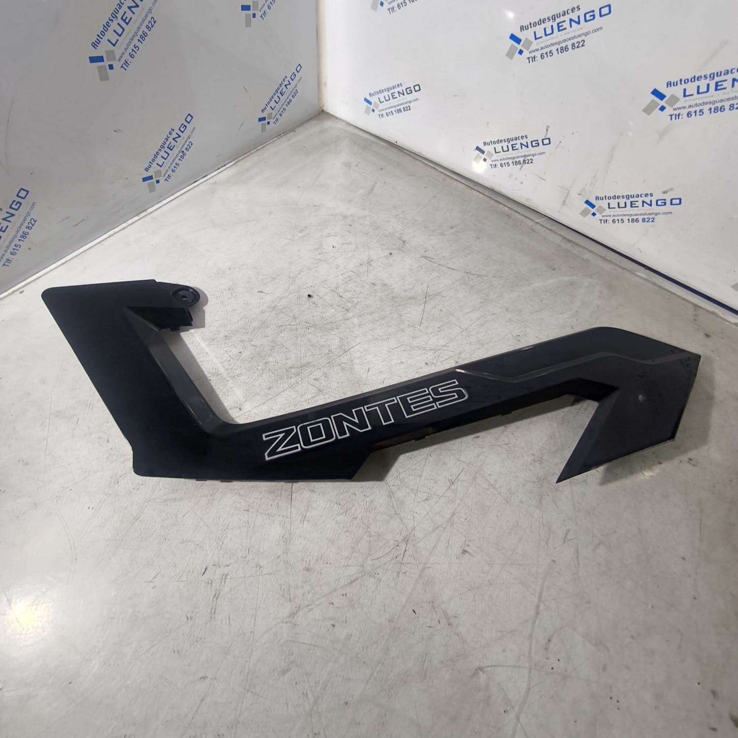 Tapa izquierda logo Zontes 368G 2025