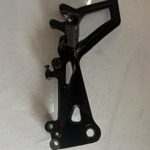 Estribera derecha con soporte KTM RC 125 2016