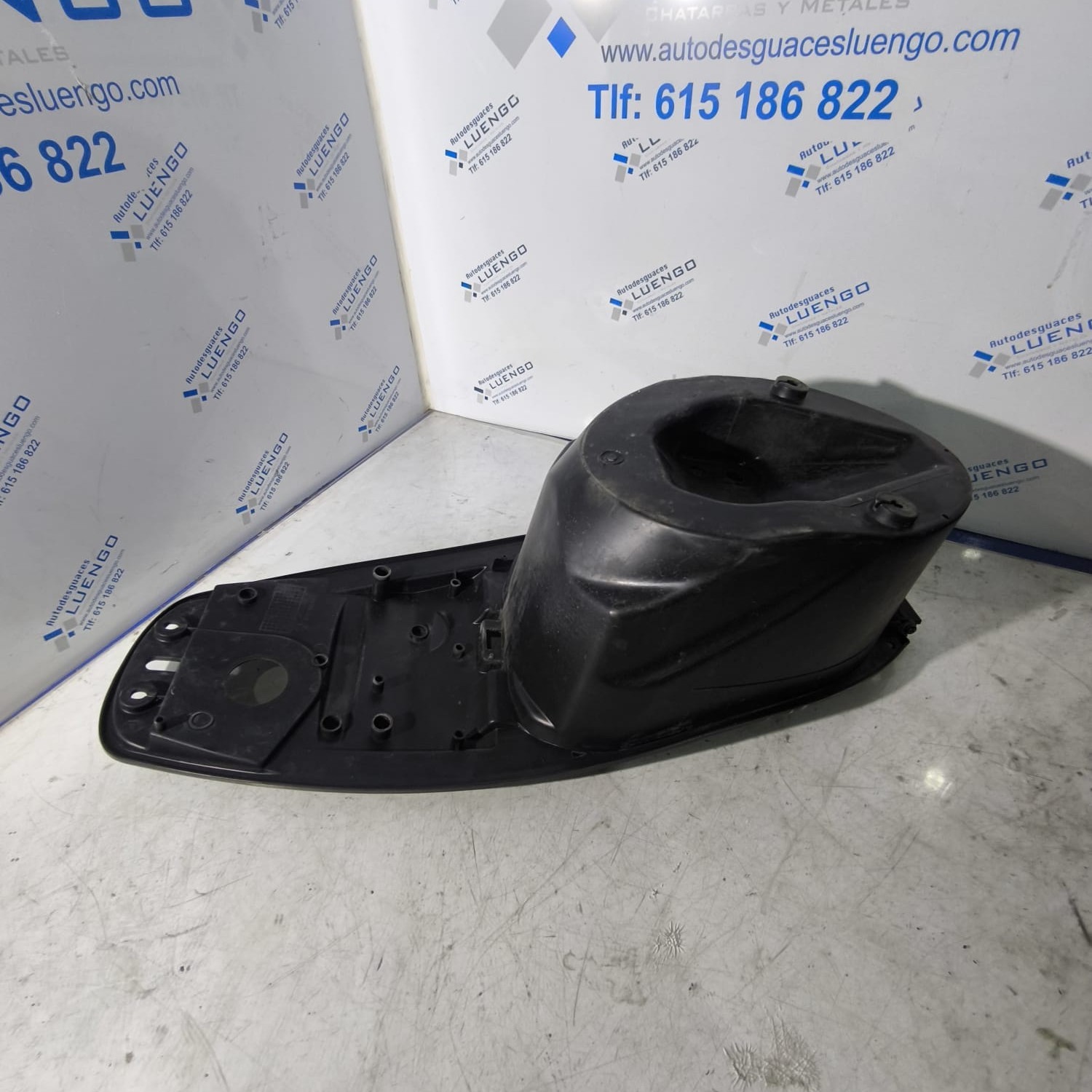 Baúl bajo asiento Sym Jet 14 50 2019 - Imagen 2