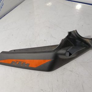 Colín lado derecho KTM 125 Duke 2020