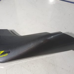 Tapa bajo asiento lado izquierdo Zontes ZTZ 125 2023