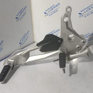 Soporte de estribera lado derecho BMW F900 R Sport 2023