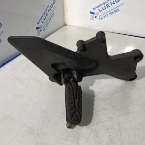 Estribera derecha con soporte Husqvarna Svartpilen 125 2024